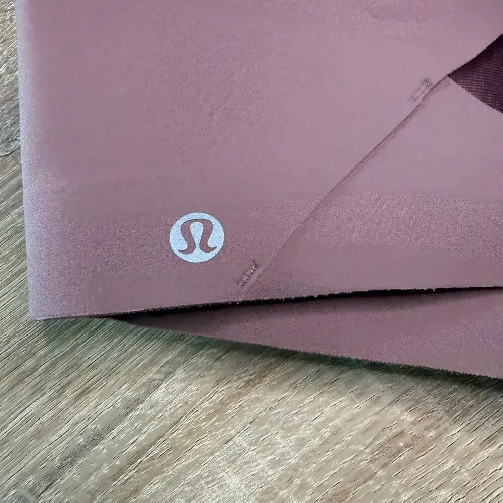 Lululemon womens Enlite Bra *Zip Front Red Dust size 32D workout gym yoga